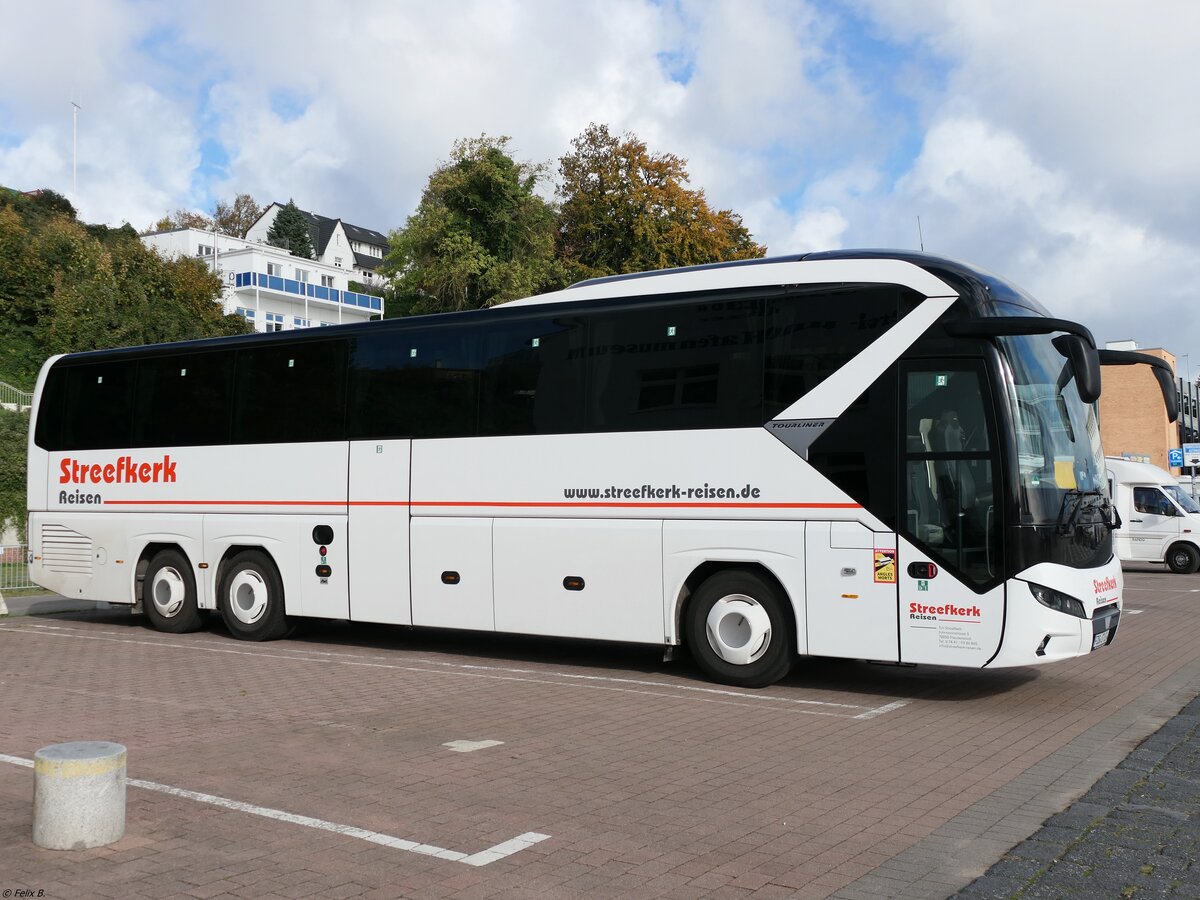 Neoplan Tourliner von Streefkerk Reisen aus Deutschland im Stadthafen Sassnitz.