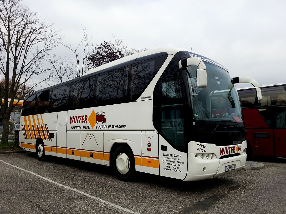 Neoplan Tourliner von Winter Reisen aus �sterreich am 25.10.2014 in Krems gesehen.