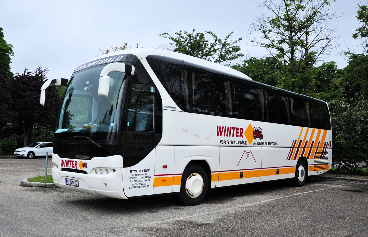 Neoplan Tourliner von Winter Reisen aus �sterreich in Krems gesehen.