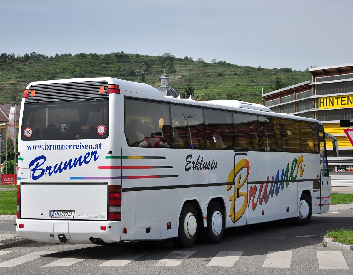 Neoplan Transliner von Brunner Reisen / �sterreich am 19.5.2013 in Krems.