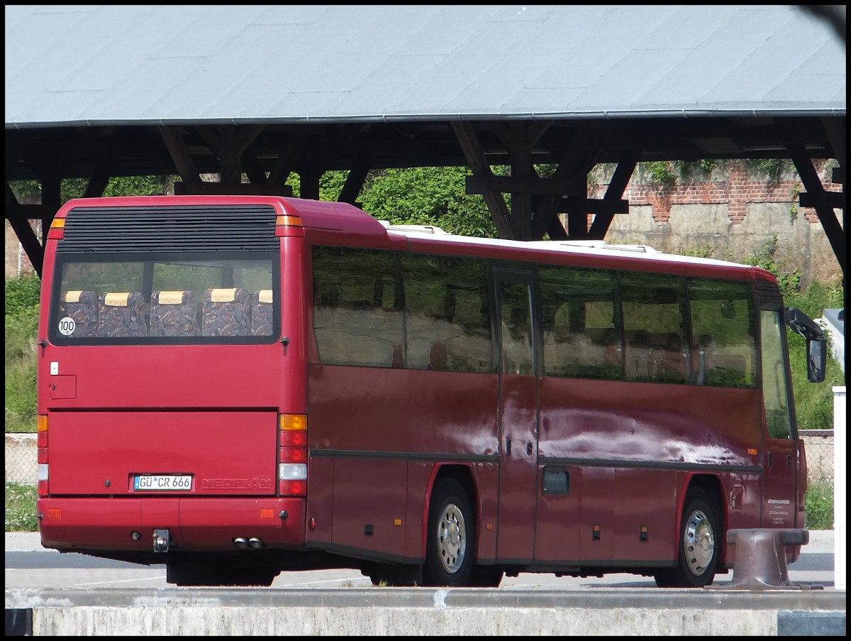Neoplan Transliner von G�strow-Club-Reisen aus Deutschland im Stadthafen Sassnitz.