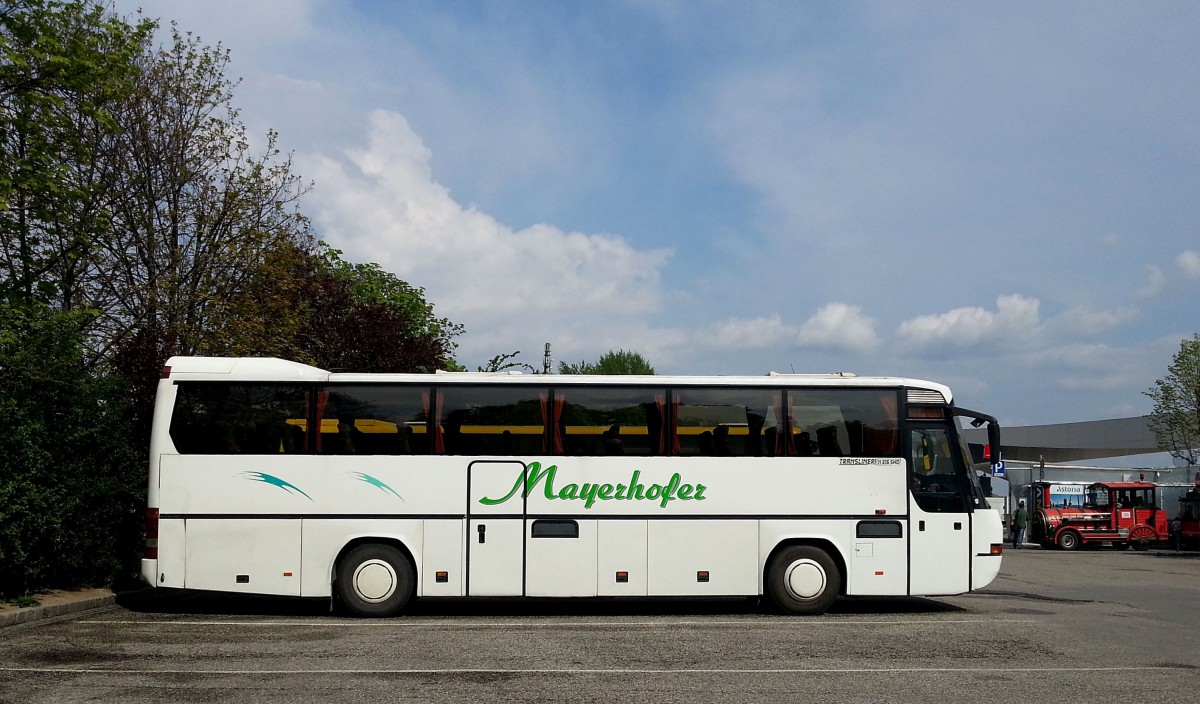 Neoplan Transliner von Mayerhofer Reisen aus �sterreich im April 2014 in Krems gesehen.