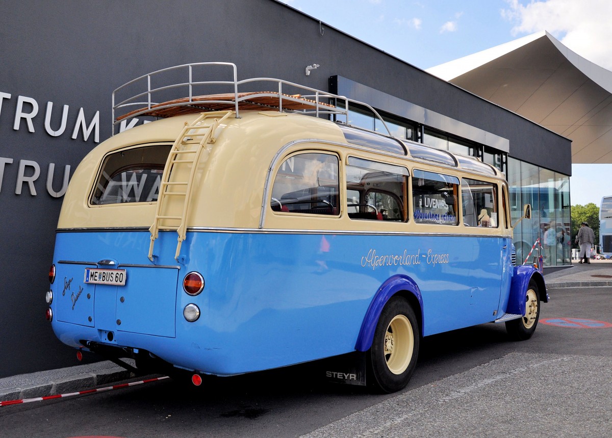 Oldtimer STEYR DAIMLER PUCH 380n,Bj.1952,90PS,Besitzer Erwin Edbrustner / Reisebusunternehmer aus Nieder�sterreich,am 12.7.2013 in Krems an der Donau gesehen. 
