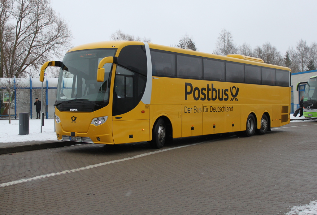 Postbus Scania OmniExpress stand als Linie 60 von Warnem�nde nach K�ln/Bonn Flughafen in H�he Rostock Hbf/S�d.16.01.2016