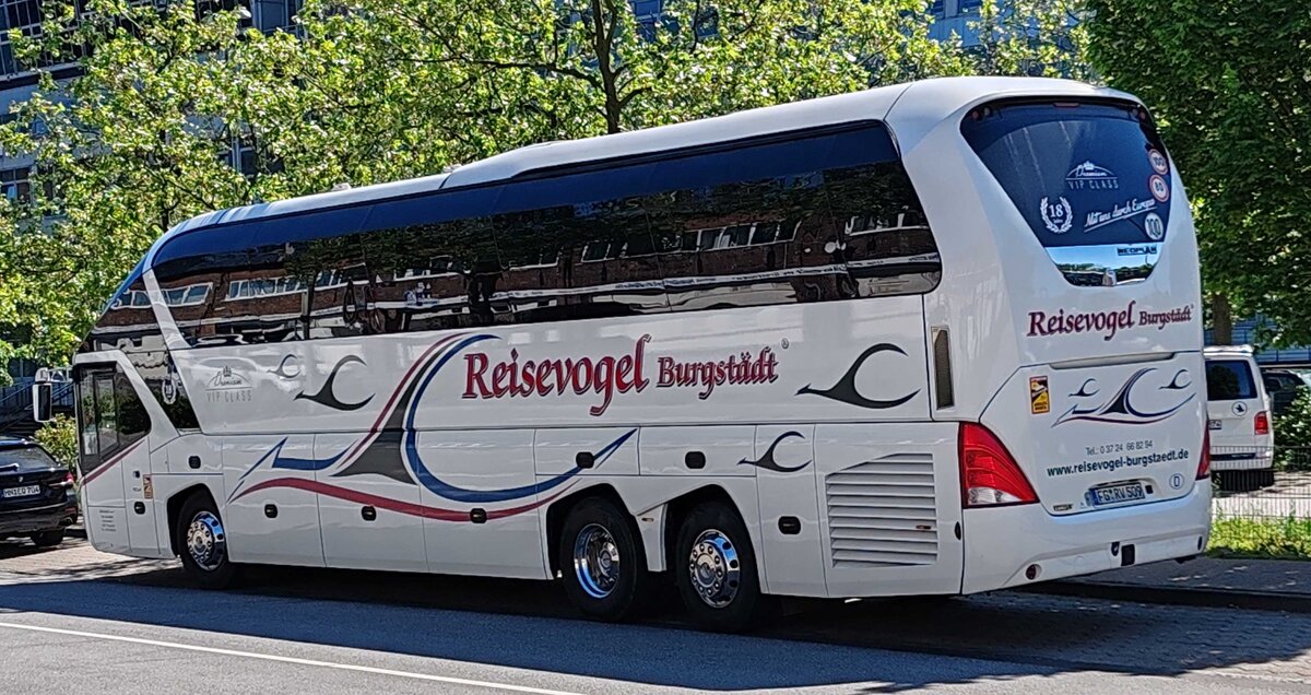 REISEVOGEL aus Burgst�dt steht im Hamburger Hafengebiet