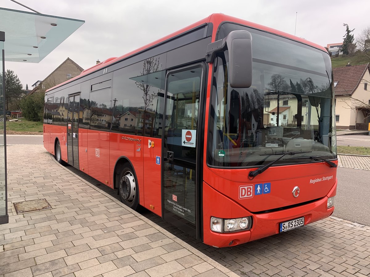 S-RS 2305 (Baujahr 2013) von Regiobus Stuttgart steht am 29.3.2020 am ZOB in Abtsgm�nd.