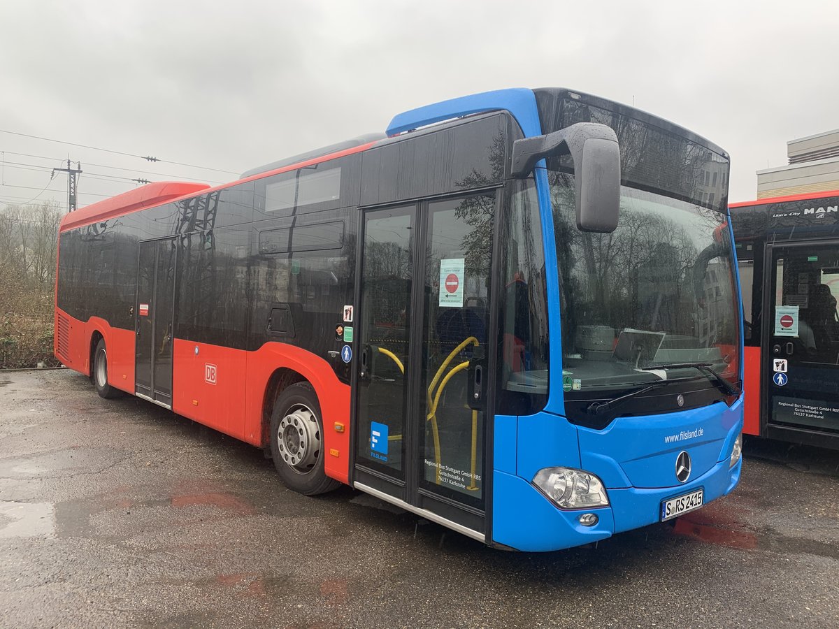 S-RS 2415 (Baujahr 2014) von Regiobus Stuttgart steht am 29.3.2020 auf deren Abstellplatz in G�ppingen.