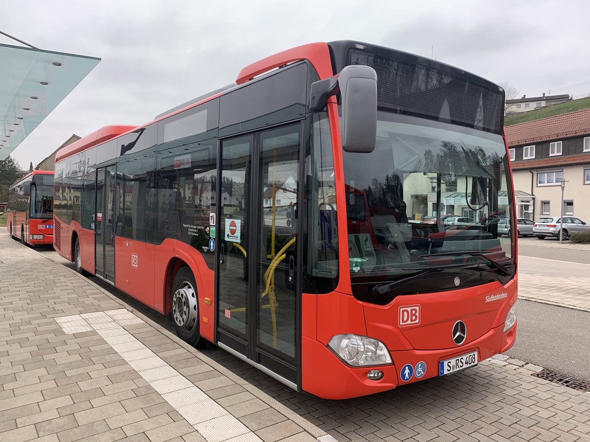 S-RS 408 (Baujahr 2014; ex 2417) von Regiobus Stuttgart steht am 29.3.2020 am ZOB in Abtsgm�nd.