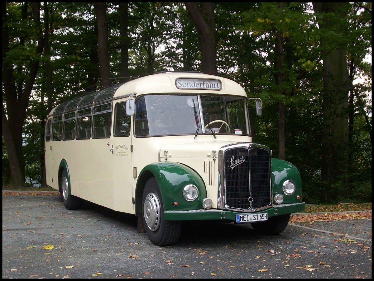 Saurer von Old-Timer-Tours aus Deutschland bei der Festung K�nigstein.