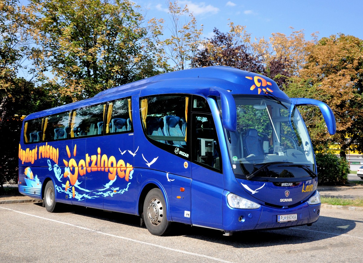 SCANIA IRIZAR von Busreisen DATZINGER aus Nieder�sterreich im August 2013 in Krems gesehen.
