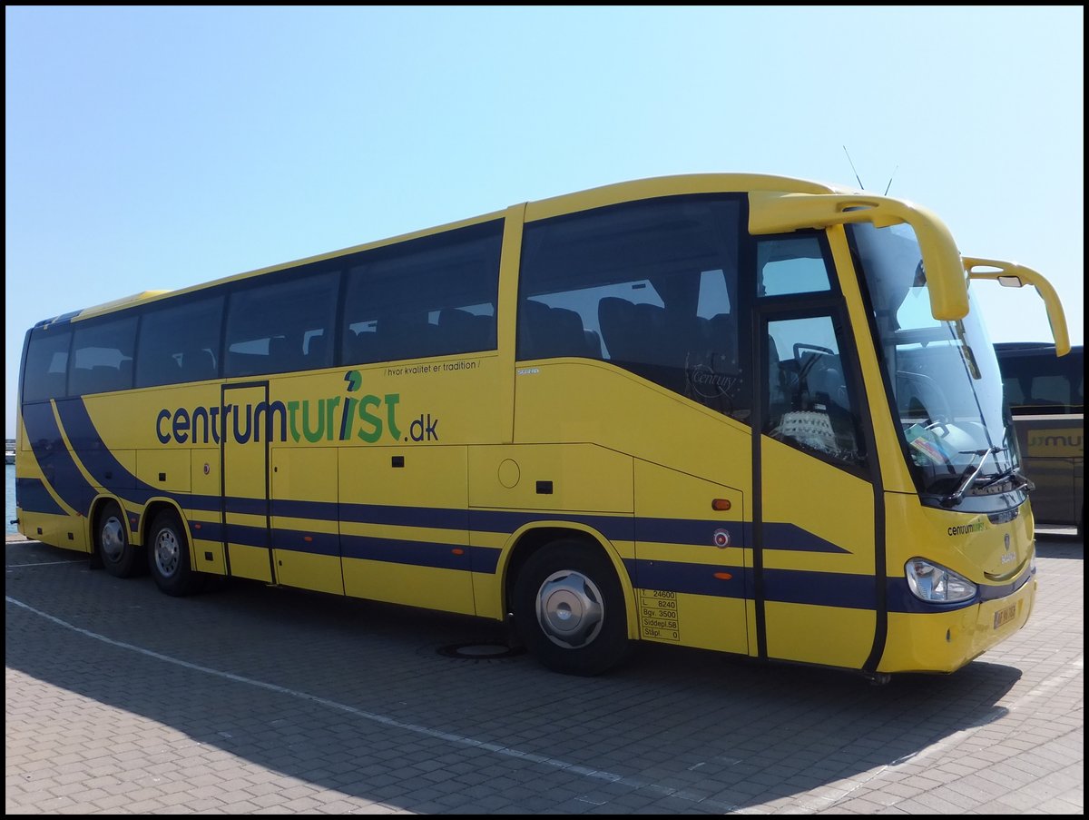 Scania Irizar von CentrumTurist aus D�nemark im Stadthafen Sassnitz.
