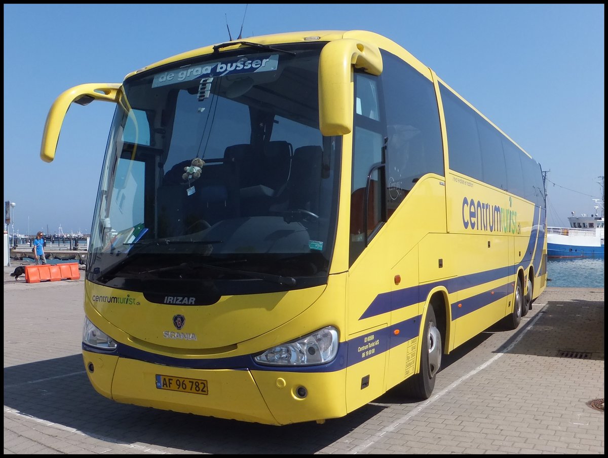 Scania Irizar von CentrumTurist aus D�nemark im Stadthafen Sassnitz.