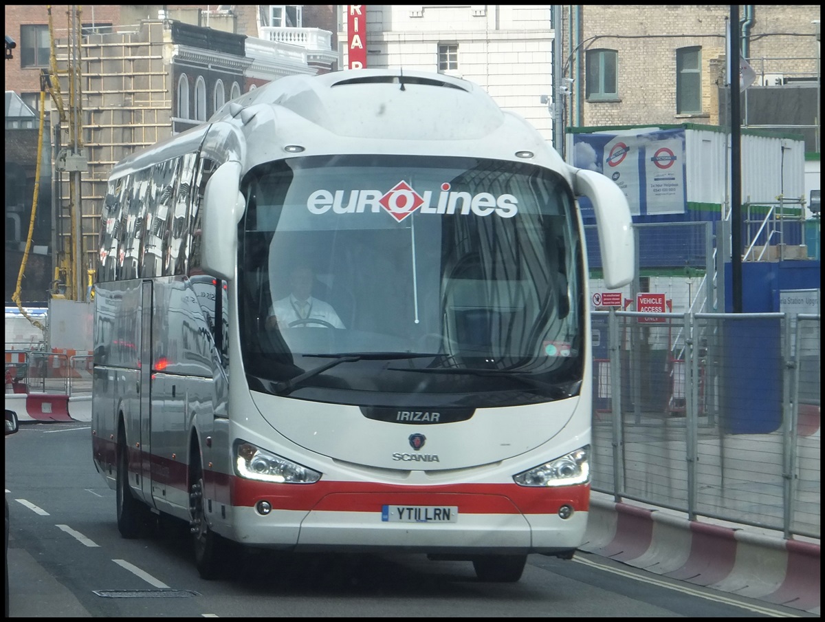 Scania Irizar von Eurolines aus England in London.