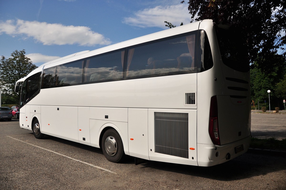 Scania Irizar i6 aus �sterreich am 7.Juli 2014 in Krems gesehen.