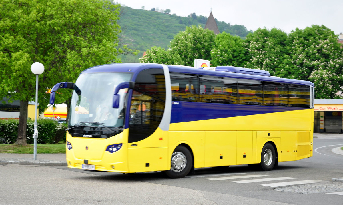 Scania OmniExpress aus �sterreich in Krems gesehen.