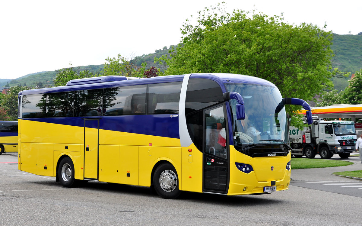 Scania OmniExpress aus �sterreich in Krems gesehen.
