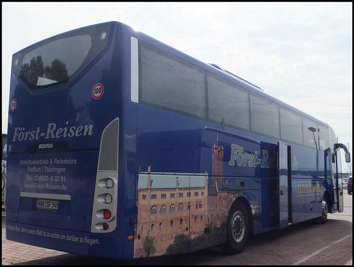 Scania OmniExpress von F�rst-Reisen/Weltenbummler aus Deutschland im Stadthafen Sassnitz.