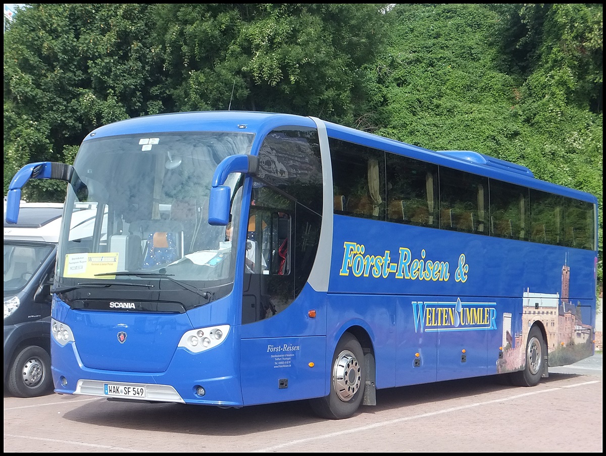 Scania OmniExpress von F�rst-Reisen/Weltenbummler aus Deutschland im Stadthafen Sassnitz.