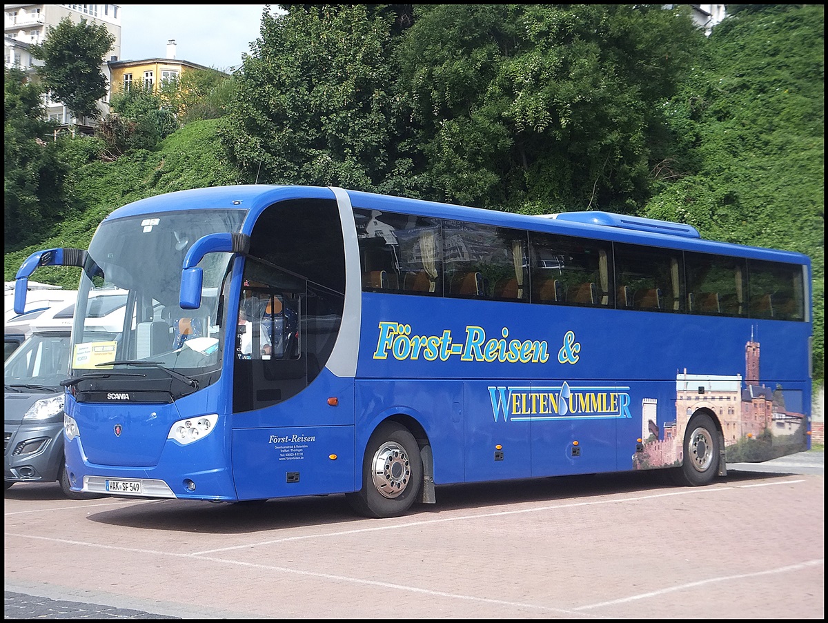 Scania OmniExpress von F�rst-Reisen/Weltenbummler aus Deutschland im Stadthafen Sassnitz.