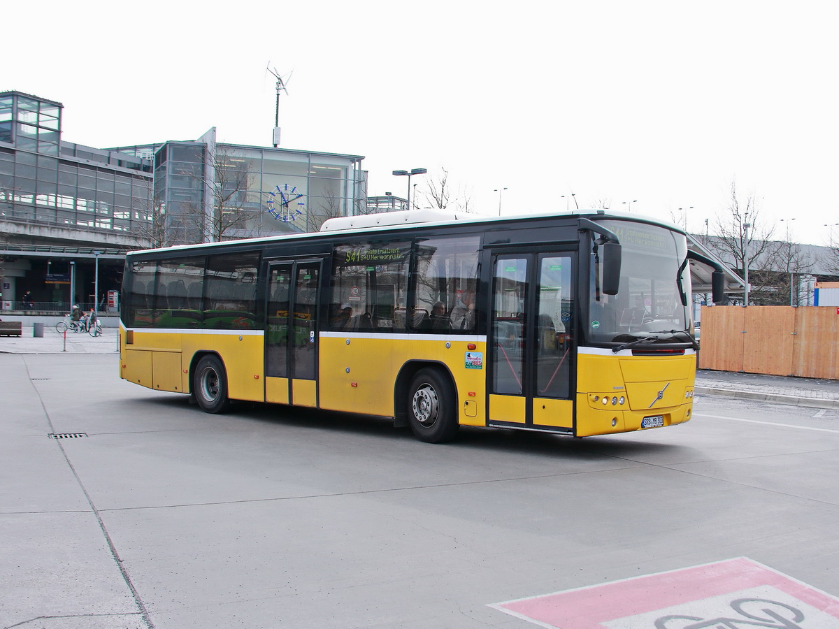 Schienenersatzverkehr am 30. M�rz 2018 am Bahnhof Berlin S�dkreuz Volvo 8700.

