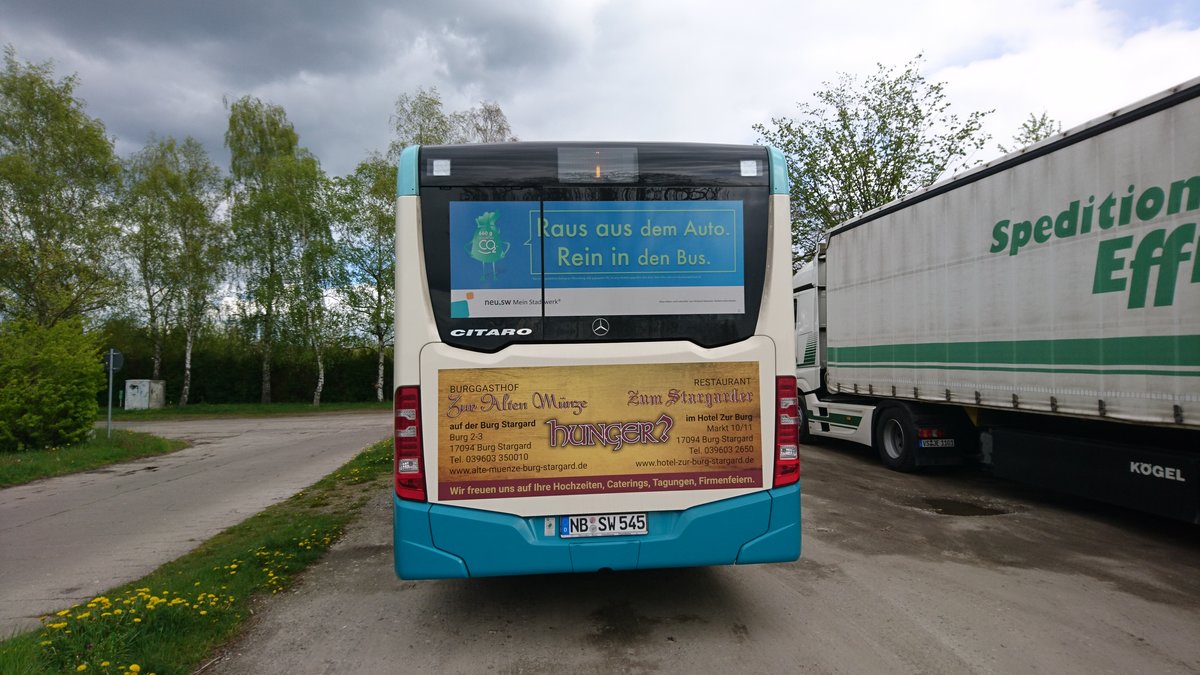 ....seit Juni 2017 haben alle Busse an der Heckscheibe  Werbung bekommen wo f�r den umstieg auf den Bus beworben wird mit verschiedenen Spr�chen (Mai 2017)
