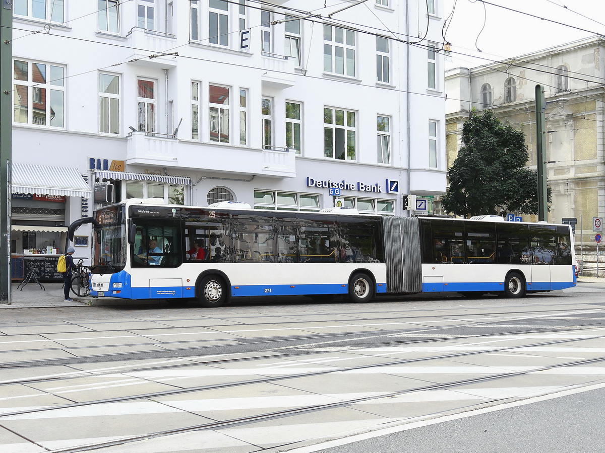 Seitenansicht des MAN Lion's City 271 am Doberaner Platz in Rostock 28. August 2018.