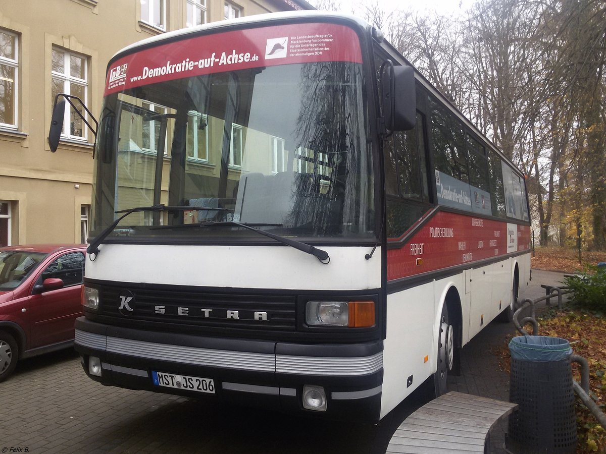 Setra 213 UL von Demokratie-auf-Achse aus Deutschland in Sassnitz in Bergen.