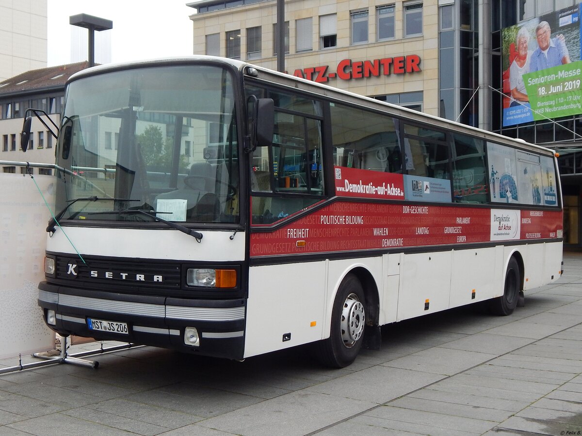 Setra 213 UL von Demokratie-auf-Achse aus Deutschland in Neubrandenburg.