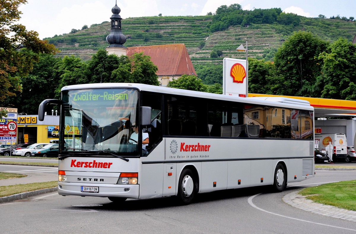 SETRA 300er-Serie von KERSCHNER Reisen / Nieder�sterreich am 10.7.2013 in Krems gesehen.