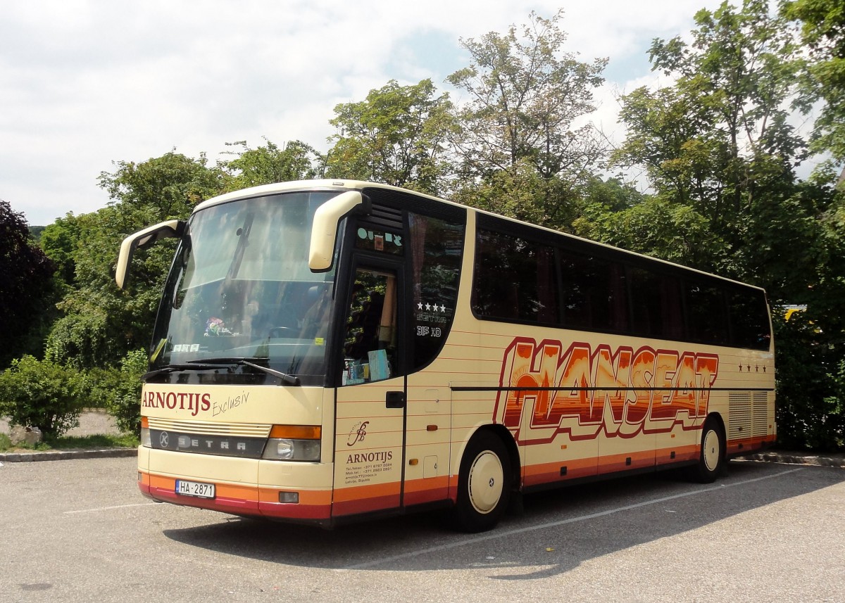 SETRA 315 HD aus Litauen am 7.7.2013 in Krems gesehen.