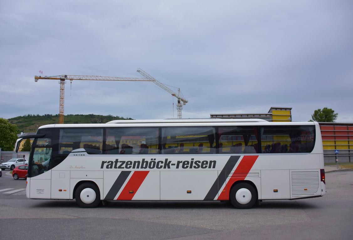 Setra 400er Serie von Ratzenb�ck Reisen aus �sterreich in Krems.