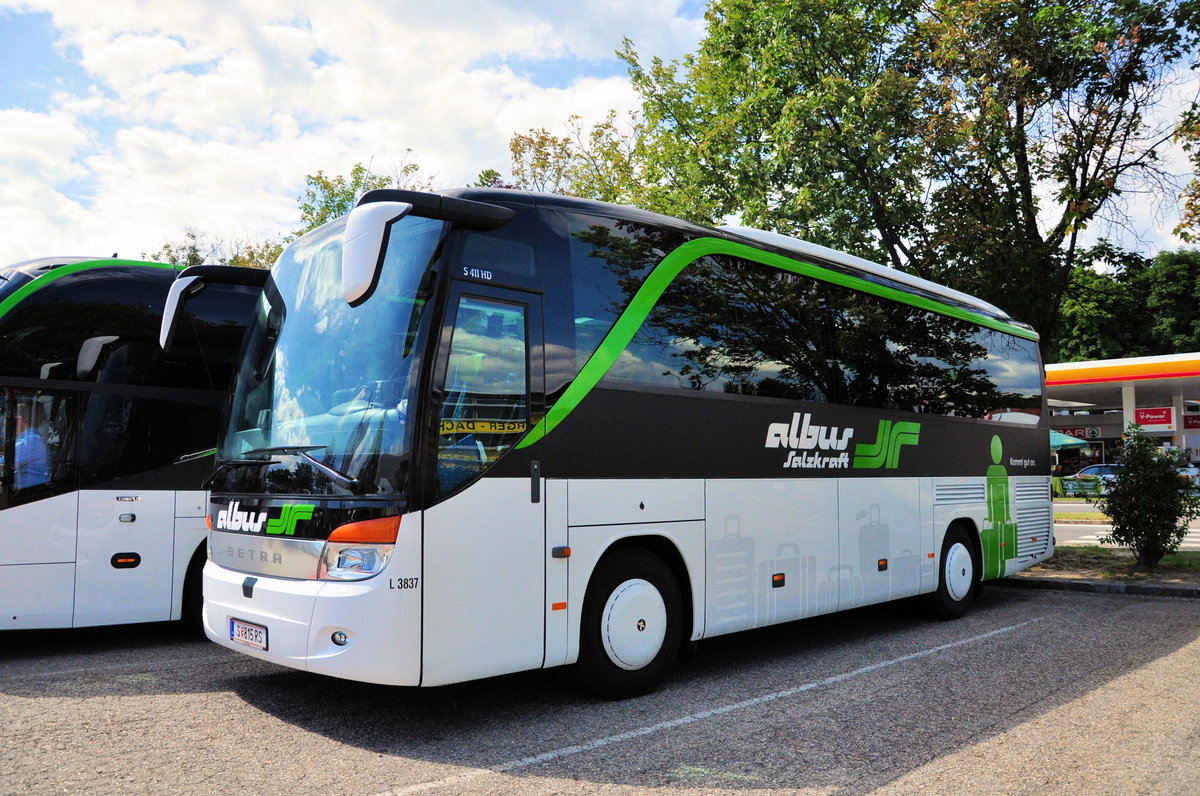 Setra 411 HD von Albus Salzkraft aus Salzburg in Krems gesehen.