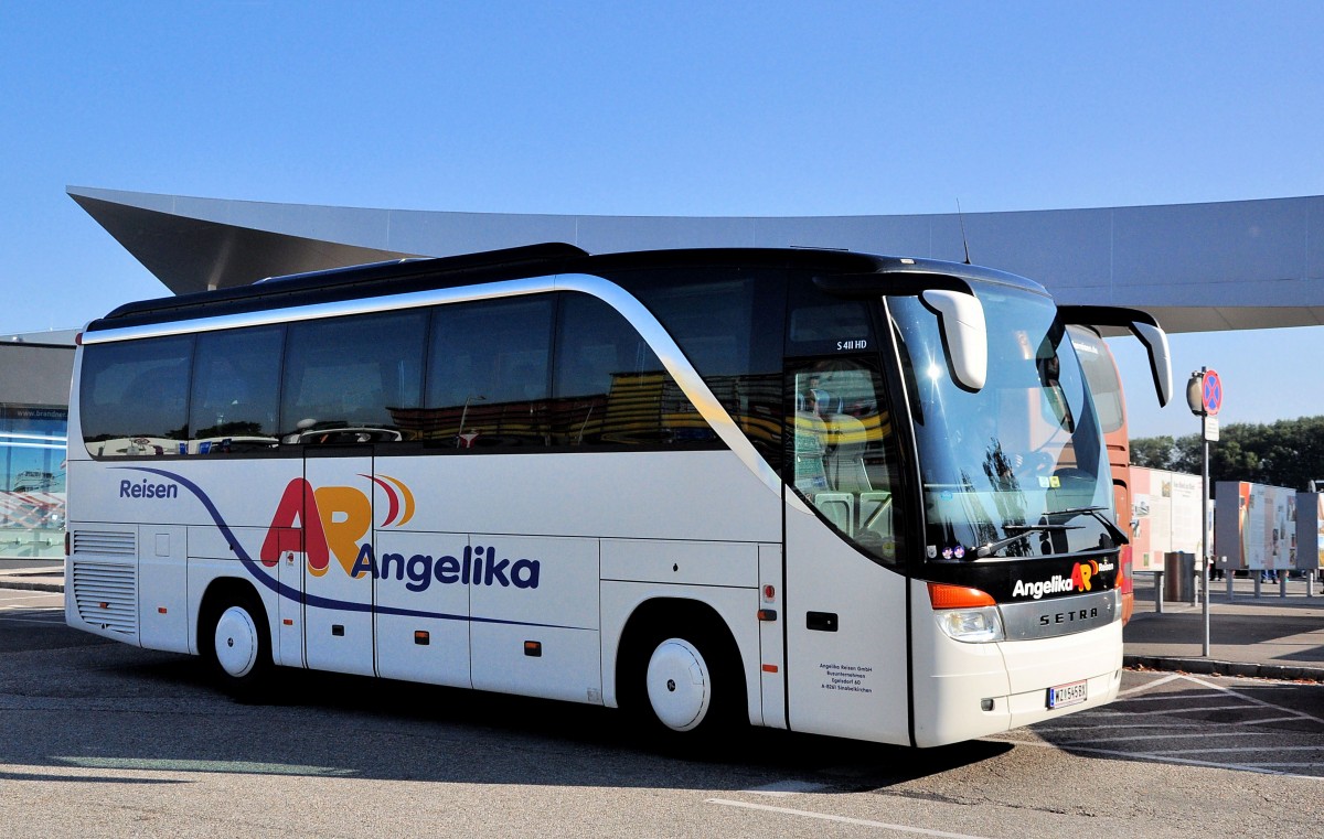 Setra 411 HD von Angelika Reisen / �sterreich im Herbst 2013 in Krems.