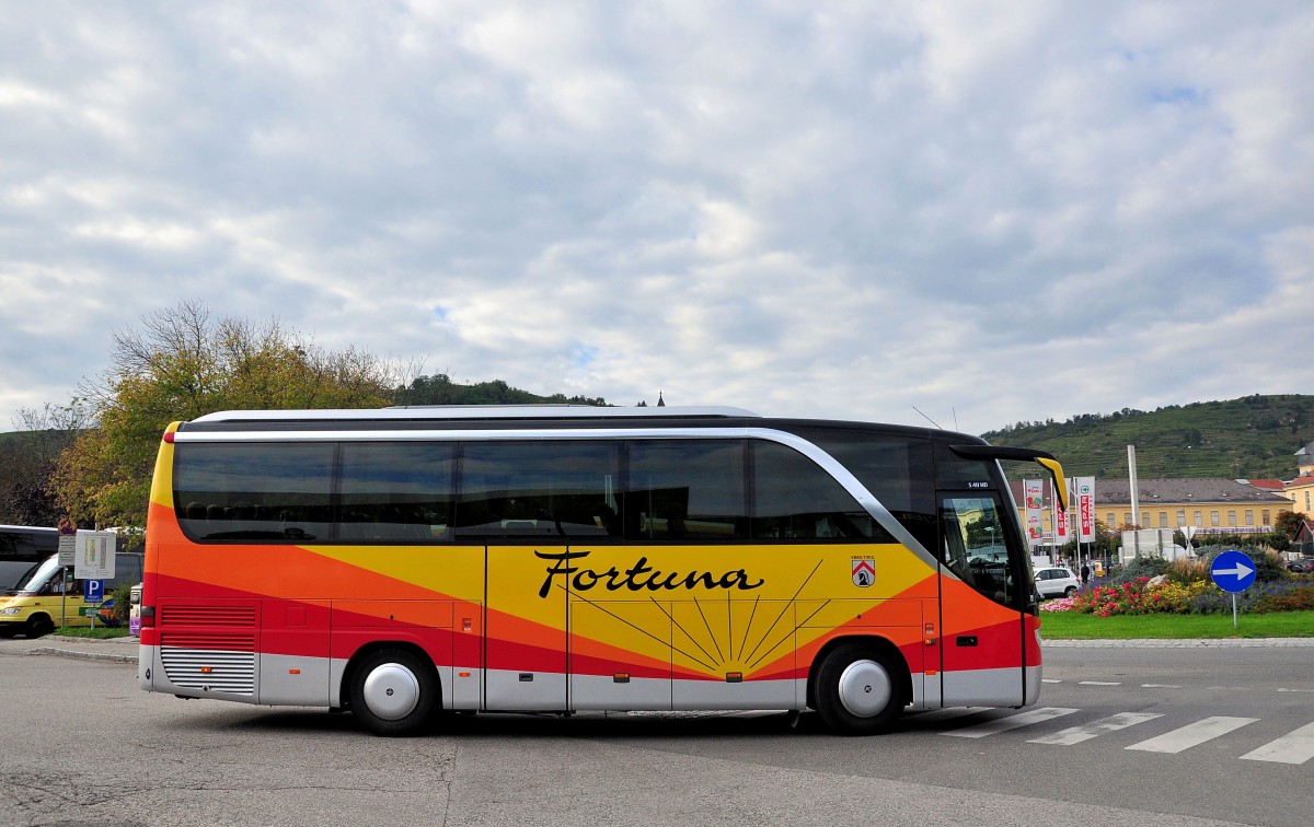 Setra 411 HD von Fortuna Reisen aus �sterreich am 27.9.2014 in Krems.