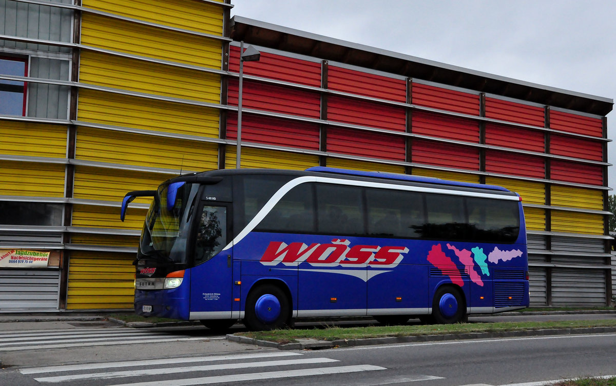 Setra 411 HD von Freidrich W�ss aus Ober�sterreich in Krems unterwegs.