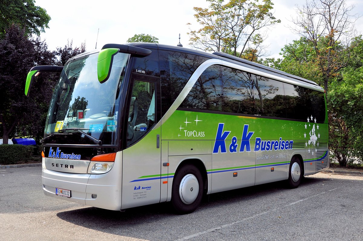 Setra 411 HD von k & k  Reisen aus �sterreich in Krems gesehen.