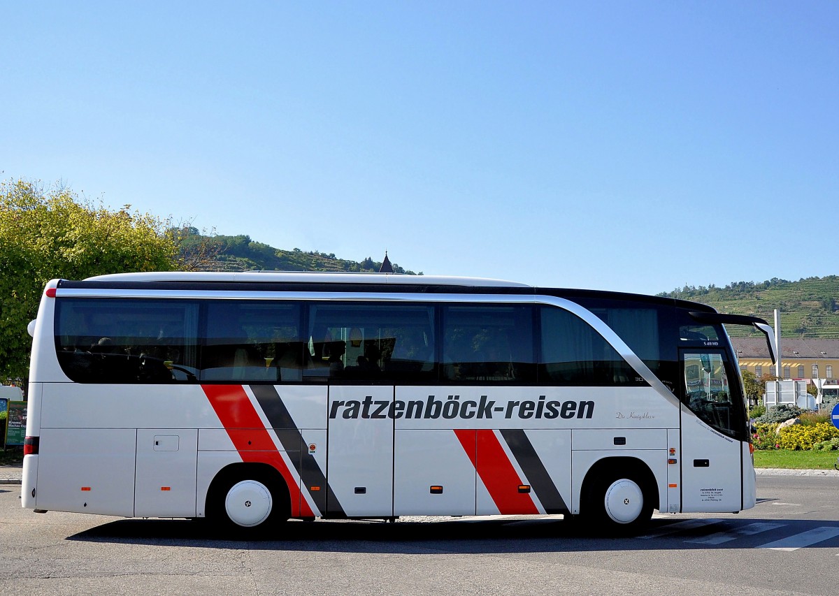 SETRA 411 HD von RATZENB�CK Reisen / �sterreich im September 2013 in Krems unterwegs.