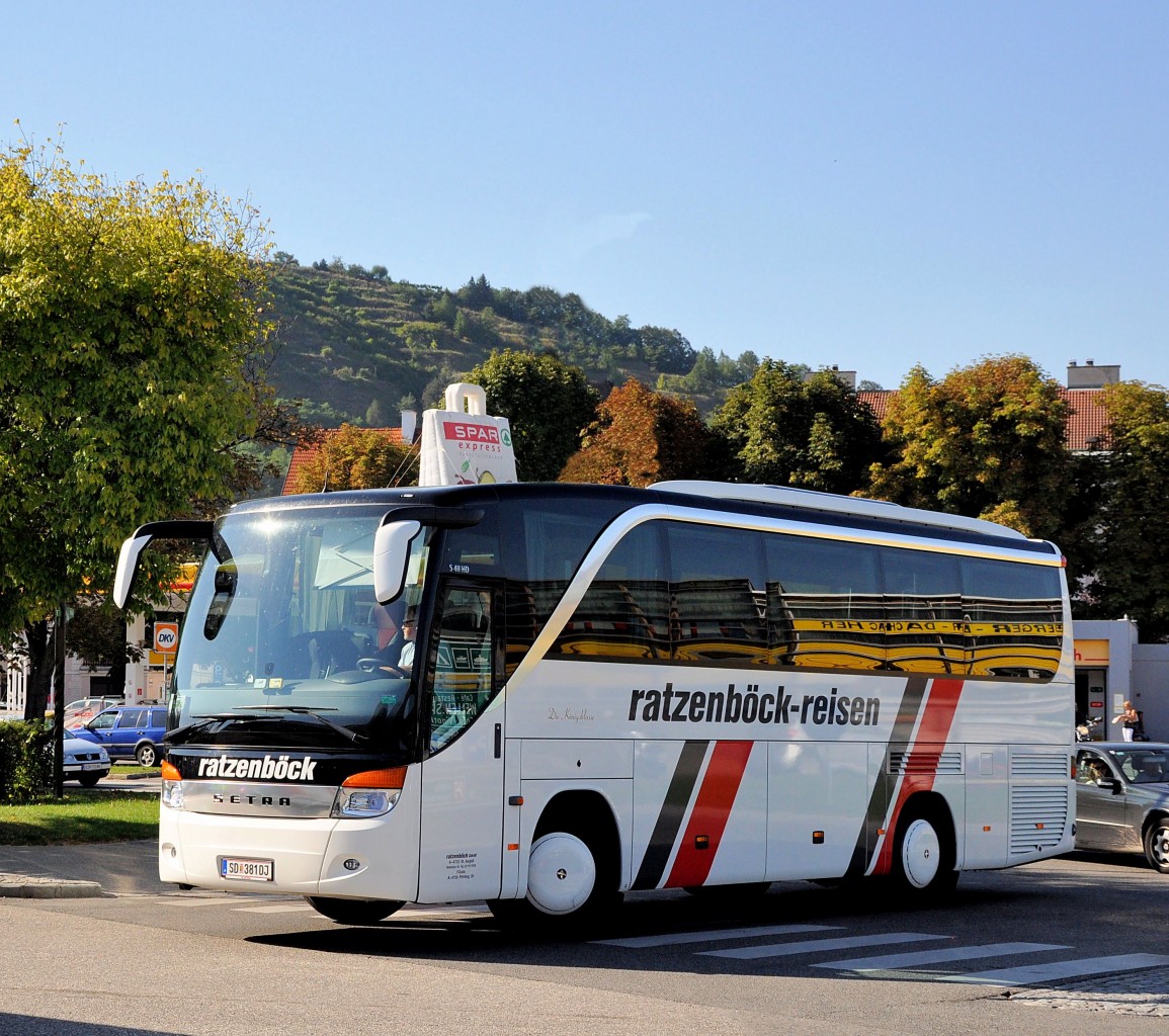 SETRA 411 HD von RATZENB�CK Reisen / �sterreich im September 2013 in Krems unterwegs.