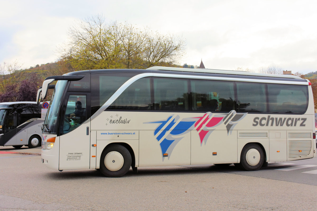 Setra 411 HD von Schwarz Reisen aus �sterreich in Krems.