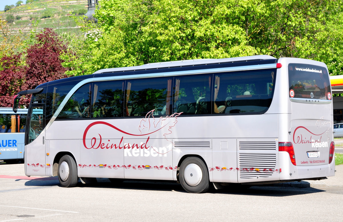 Setra 411 HD von Weinland Reisen aus �sterreich in Krems gesehen.
