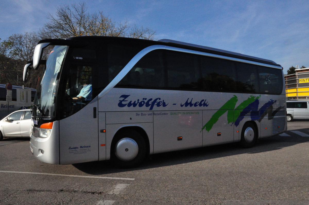 Setra 411 HD von Zw�lfer Reisen aus Nieder�sterreich in Krems gesehen.