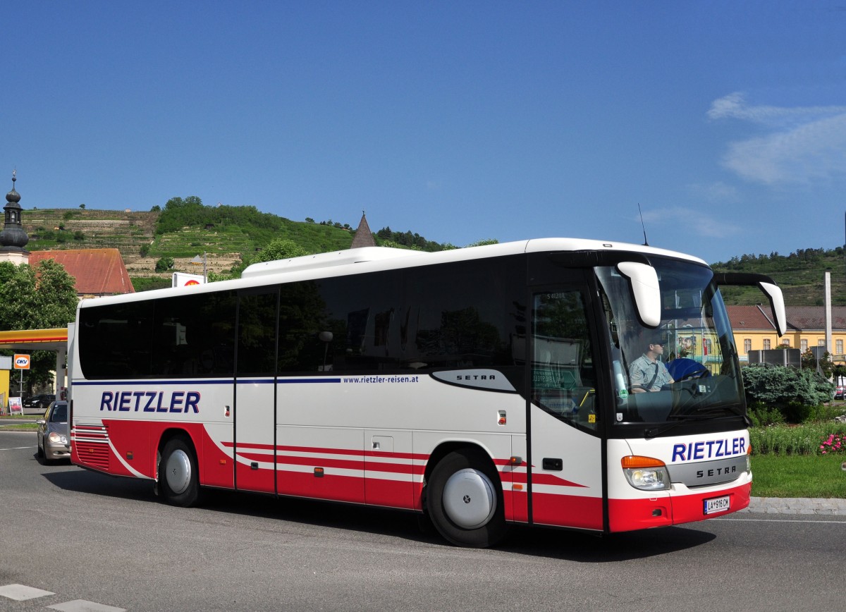 SETRA 412 UL von RIETZLER Reisen aus �sterreich am 19.5.2013 in Krems an der Donau unterwegs.