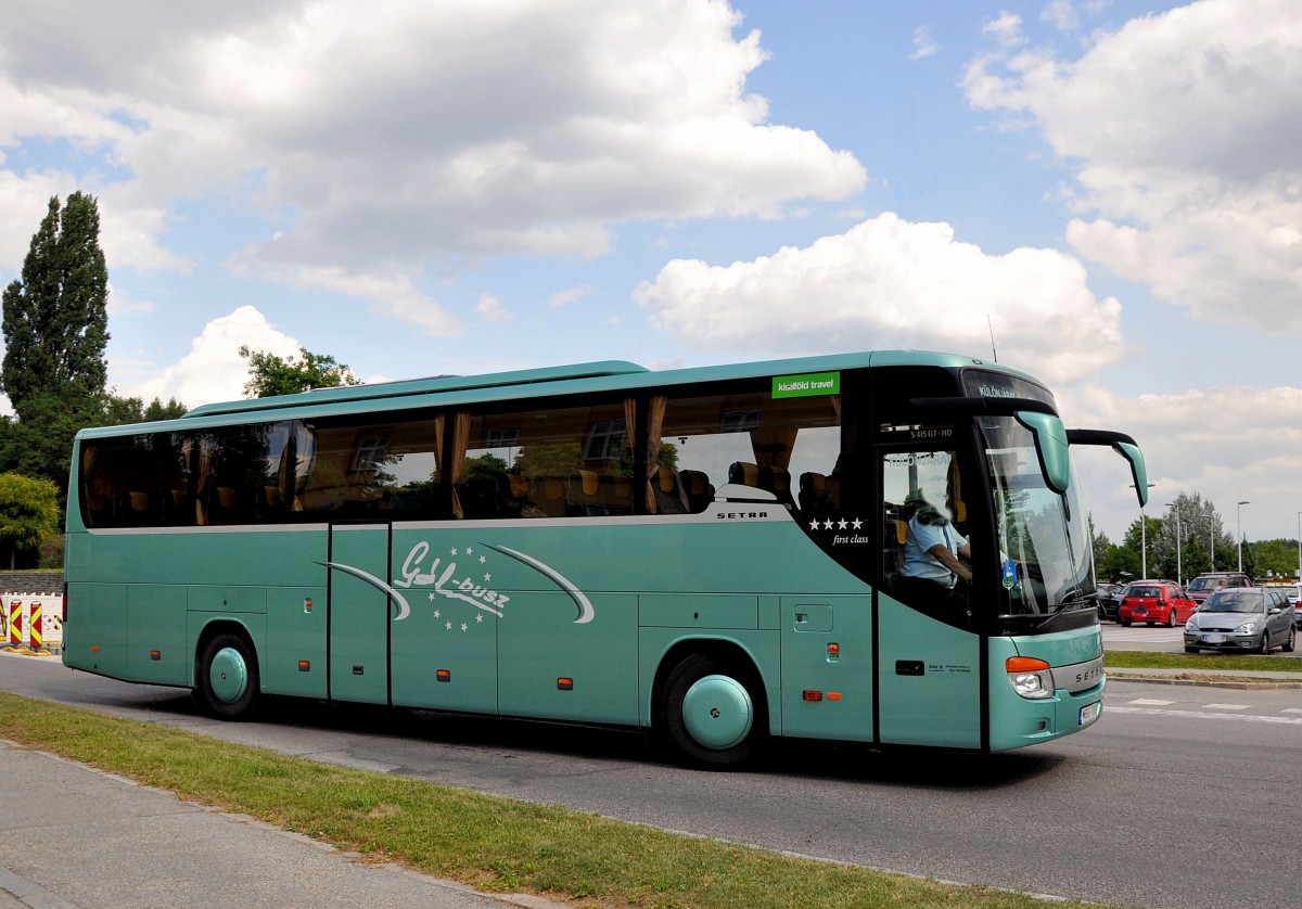 Setra 415 GT-HD aus Ungarn,Juli 2013,Krems.
