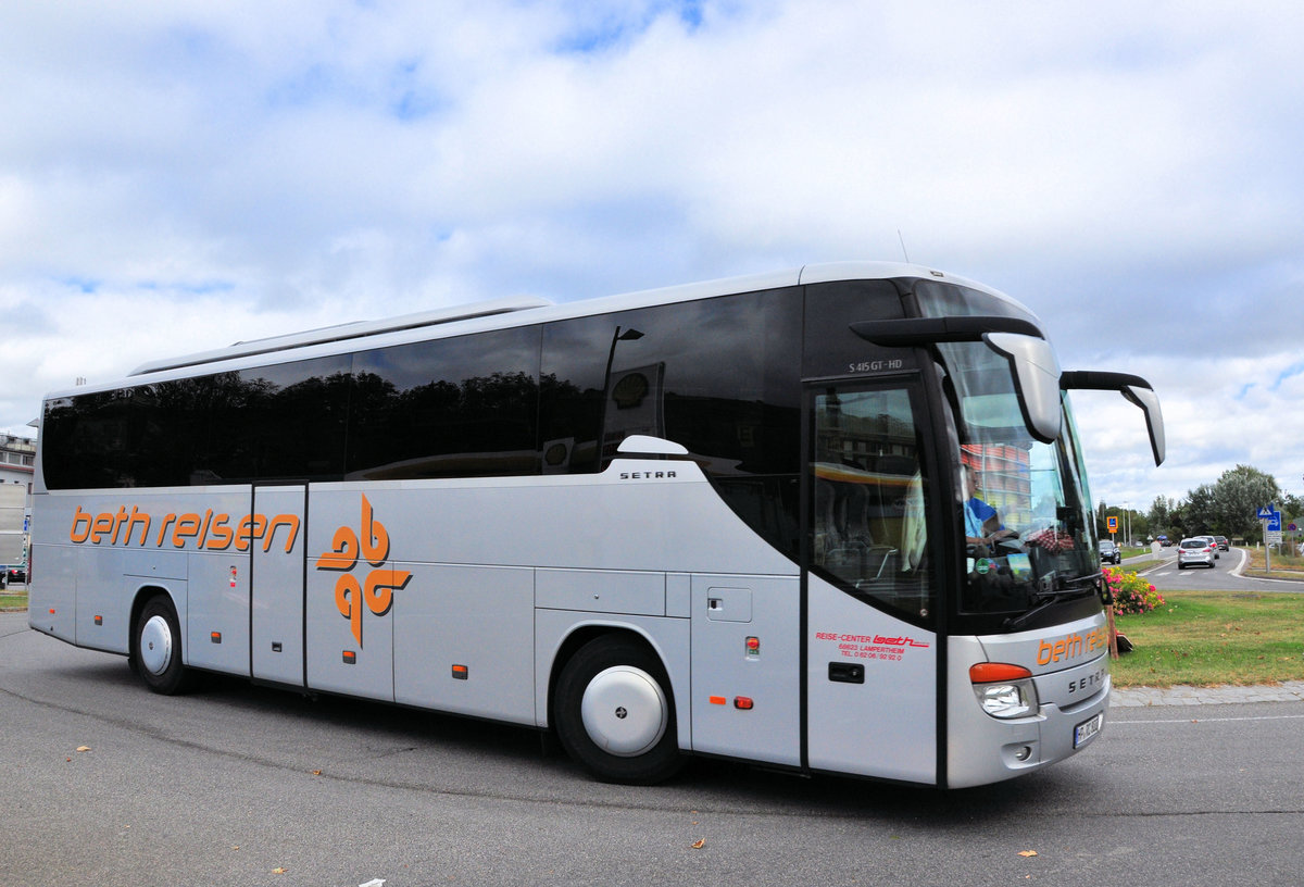 Setra 415 GT-HD von Beth Reisen aus der BRD in Krems.