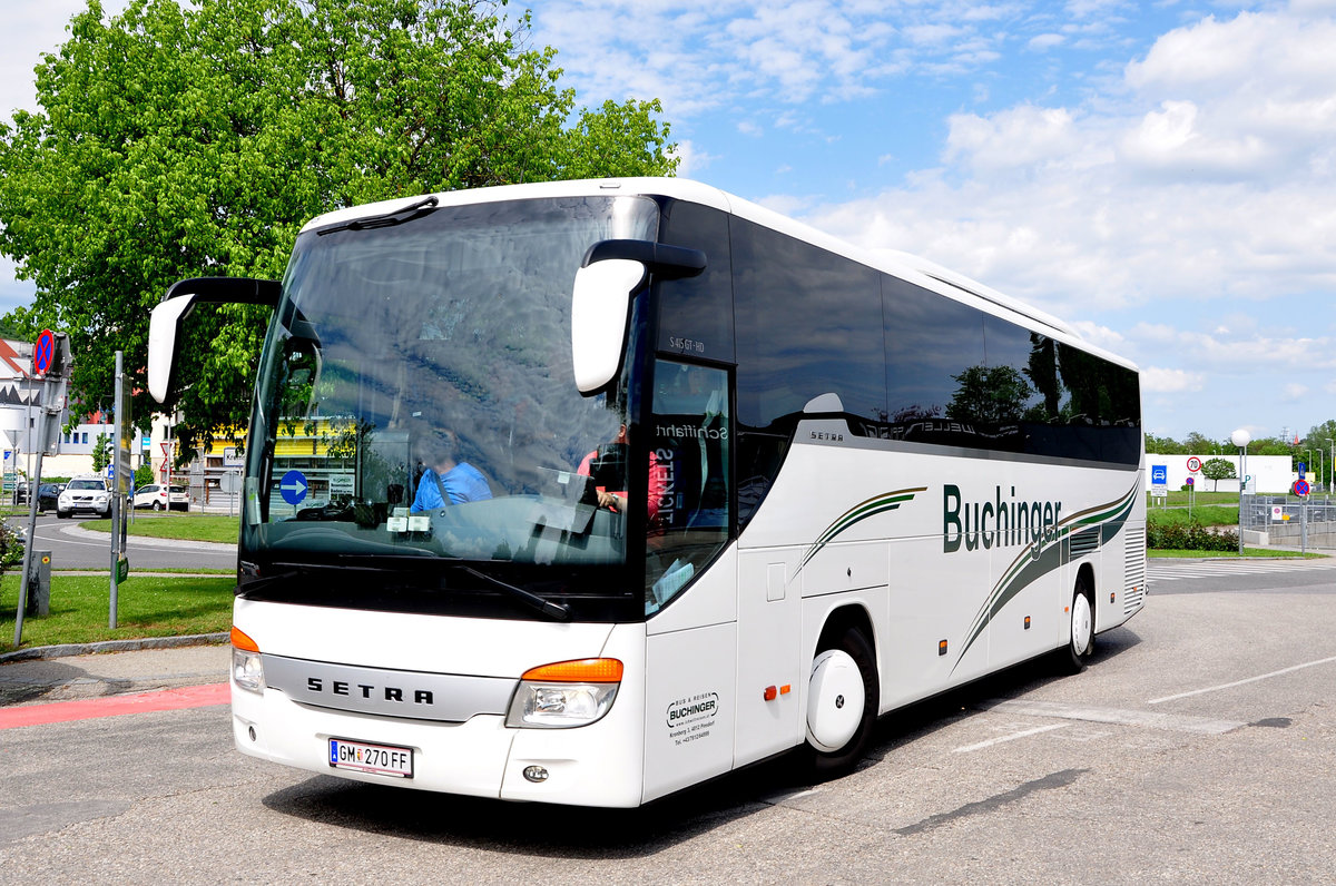 Setra 415 GT-HD von Buchinger Reisen aus �sterreich in Krems gesehen.