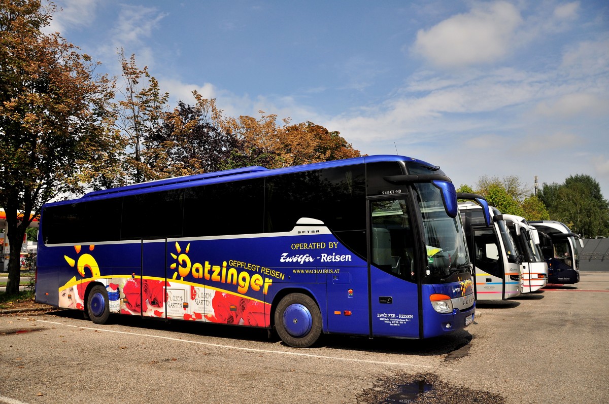 Setra 415 GT-HD von Datzinger Busreisen aus Nieder�sterreich am 1.August 2014 in Krems gesehen.
