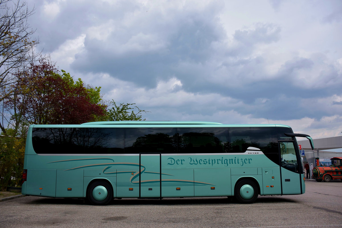 Setra 415 GT-HD von  Der Wetsprignitzer Reisen  aus der BRD in Krems.