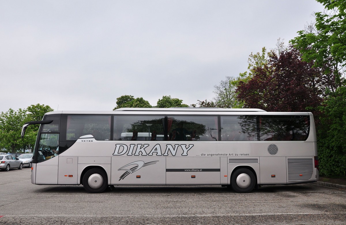Setra 415 GT-HD von Dikany Reisen aus �sterreich am 3.5.2015 in Krems.