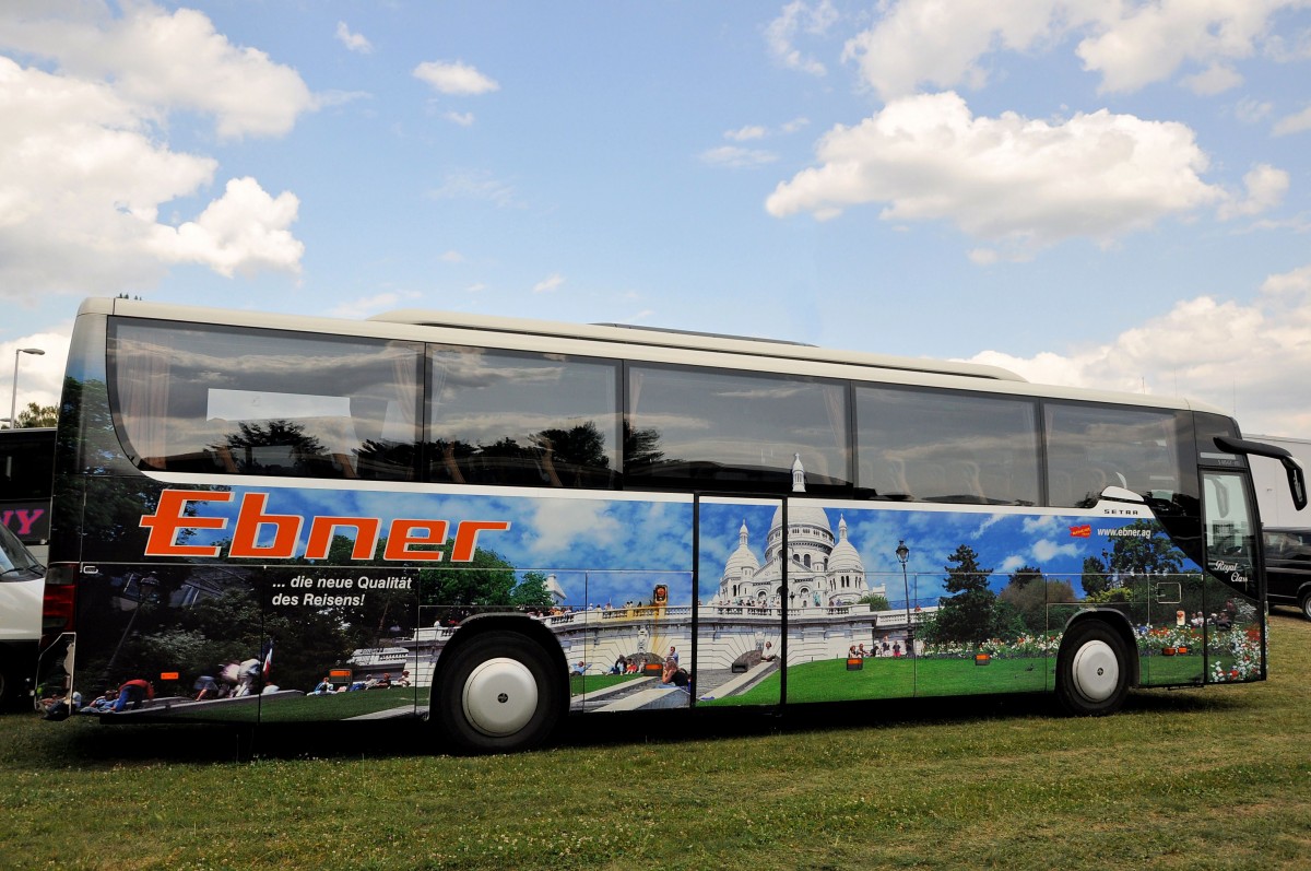 SETRA 415 GT-HD von EBNER Busreisen/�sterreich kommt am 13.7.2013 in Krems an.