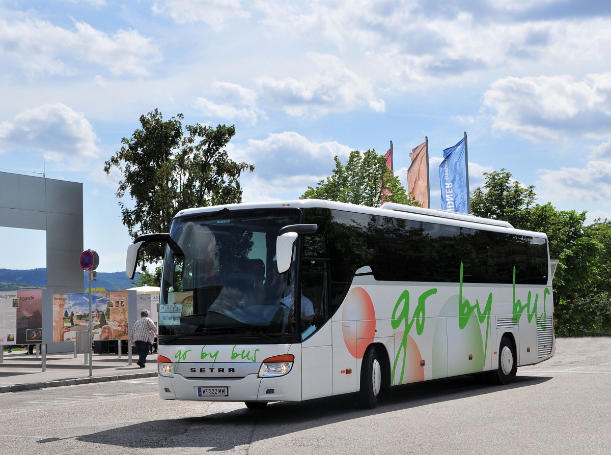 Setra 415 GT-HD von  go by bus  aus �sterreich am 30.6.2013 in Krems an der Donau.